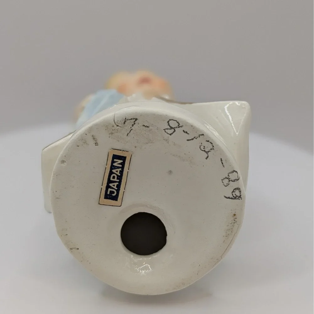Vintage Victoria Ceramic Bor Girl Salt And Pepper‎ Shakers Umbrella Teddy Bear